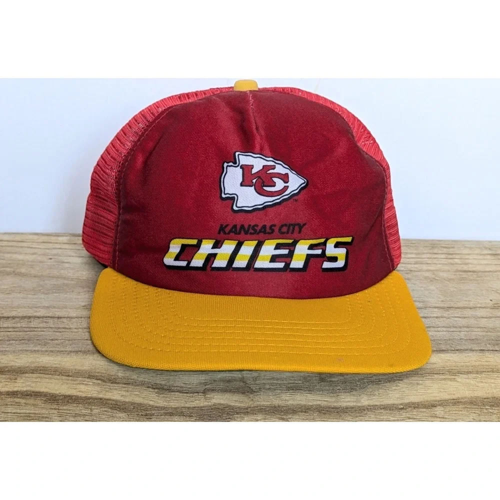Vintage 1980s Kansas City CHIEFS Snapback Hat Red Logo New Era Trucker NFL Cap